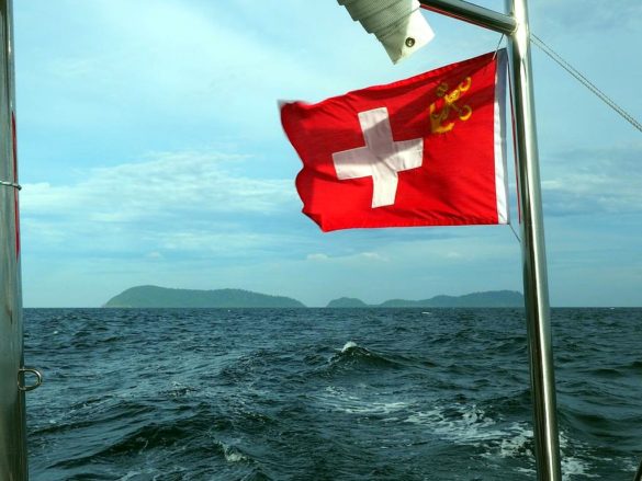 Le drapeau suisse du CCS au vent